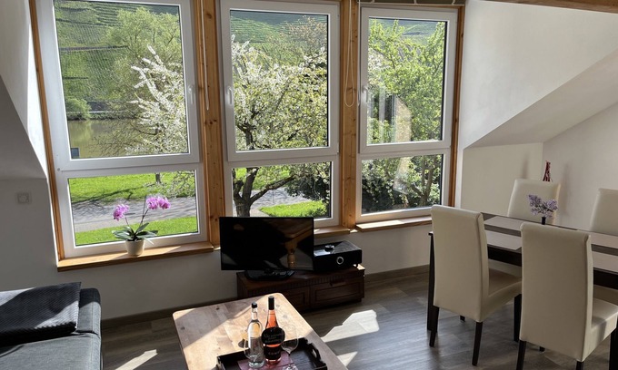 Wolf Appartement | Appartement confortable et d'un balcon avec vue exceptionnelle sur le fleuve