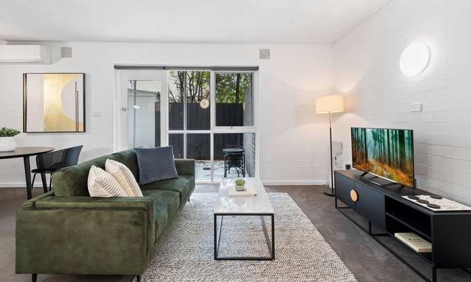 Parkville Appartement | Comfortable 1-Bed Unit with Private Courtyard