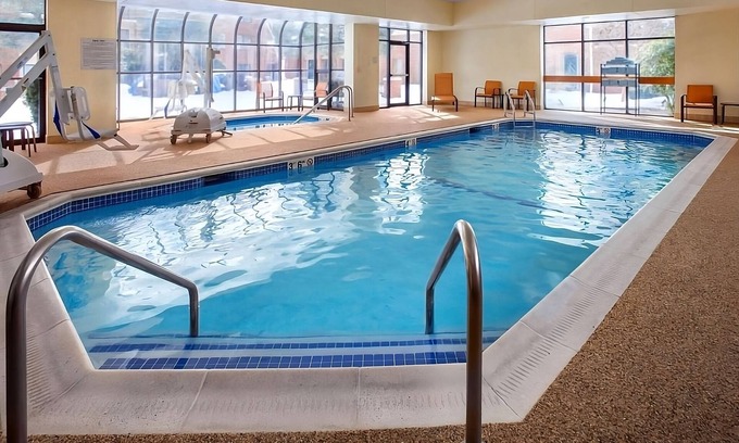 Milford Hôtel | Comfortable 1BR With Pool, Pets Are Allowed, Minutes To Pinecrest Golf Club!