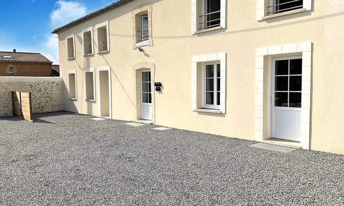 Anglade Appartement | Comfortable 2-bedroom apartment near Blaye, ideal for workers/vacationers