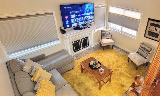 Herndon Maison | Comfortable 2BDR / 2BATH TownHome near Dulles Airport, Metro, Fast Gigabit WiFi