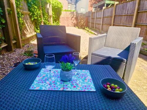 Coventry Maison | Comfortable 3 Double Bed Victorian Terrace from Luxus Stays