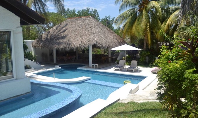 Puerto Quetzal Maison | Villa confortable de 4 chambres, fermée, plage, piscine, A / C, billard / ping-pong, temps chaud!