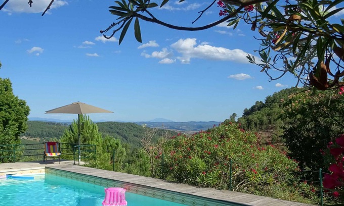 Chassiers Maison | Maison ardéchoise confort 4*,chambres climatisées,grande piscine,vue panoramique