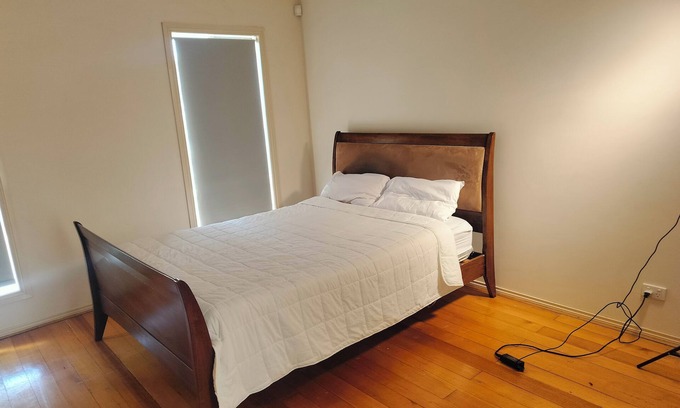 Point Cook Maison | Comfortable 5 Bedroom House Point Cook