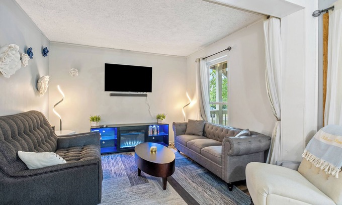 Trufant Maison | Comfy 5br home w/ lake views & superb ice fishing