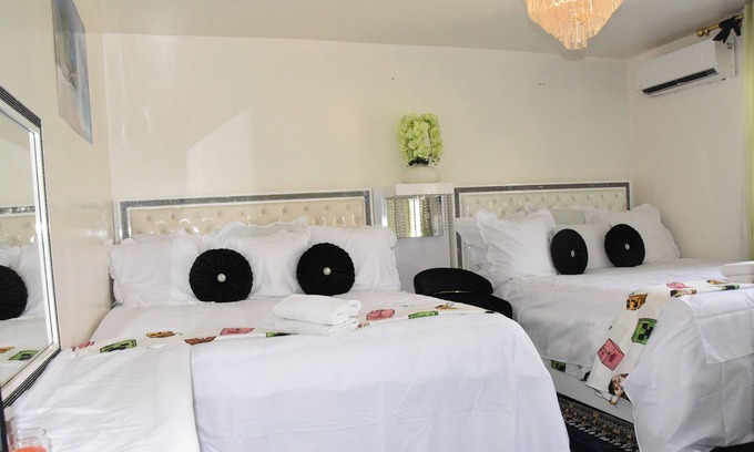Bondy Lit Et Petit-Déjeuner | Comfortable accommodation for 4 people, air-conditioned, kitchen in a villa.