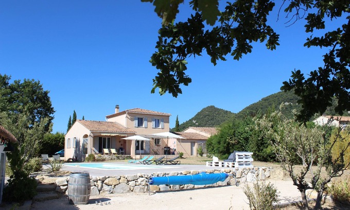 Seguret Maison | Confortable villa avec piscine au pied du village de Séguret