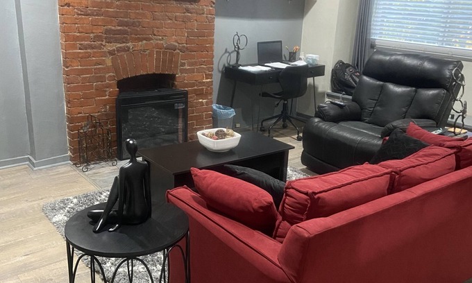 Swissvale Appartement | Comfortable and clean whole apartment, great for couples and friends getaways.