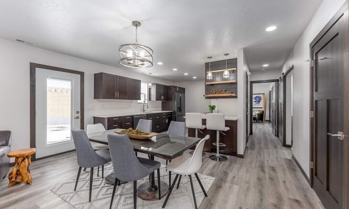 Sioux Falls Maison | Comfortable and convenient for your group. Relax and enjoy your time together.