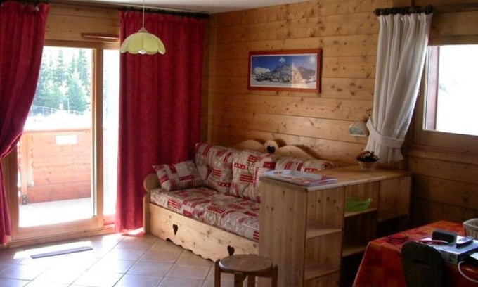 Le Grand-Bornand Appartement | Cómodo apartamento frente a las pistas.