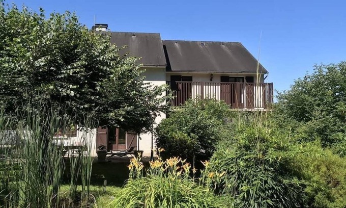 Treignac Appartement | Appartement tout confort dans un havre de verdure.