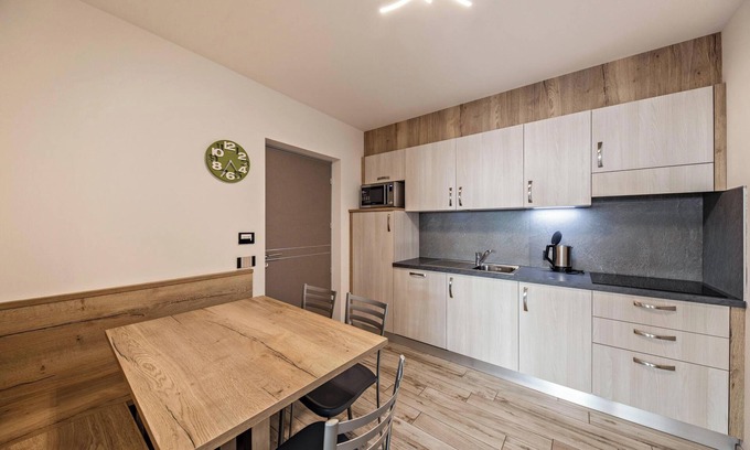 Predazzo Appartement | Appartement confortable "Vacanze Arcobaleno - Verde" avec vue sur la montagne