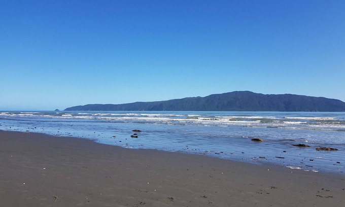 Paraparaumu Beach Maison | Comfortable beach house 200 meters from Paraparaumu beach