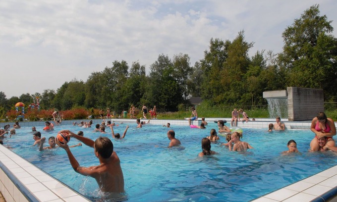 Eernewoude Maison | Comfortable bungalow with massage shower, within nature