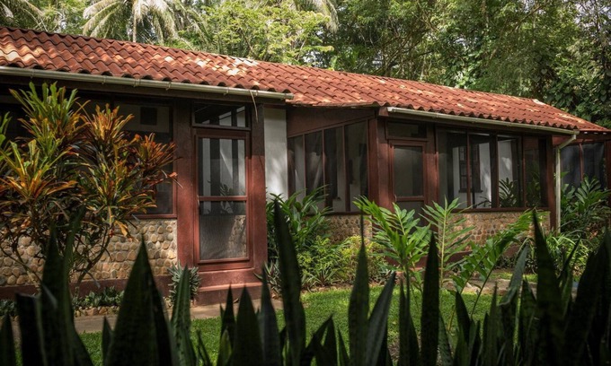 Negroman Station Balnéaire | Comfortable Casita w/ Private Bath, Screened Porch, & A/C - Near Treehouse Bar