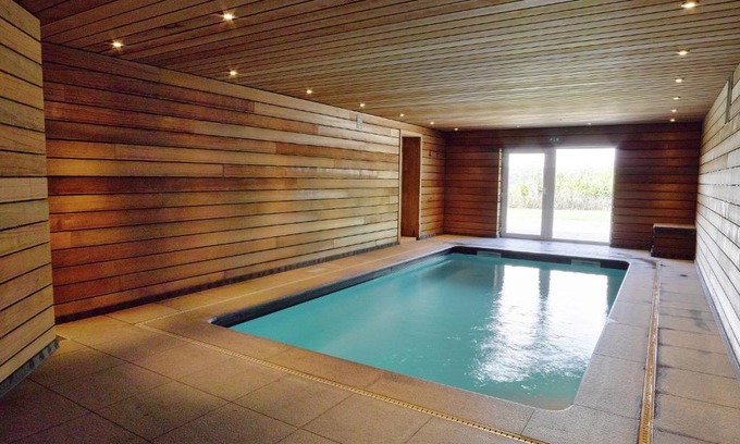 Stoumont Maison | Comfortable chalet with indoor pool hammam and sauna near Stoumont
