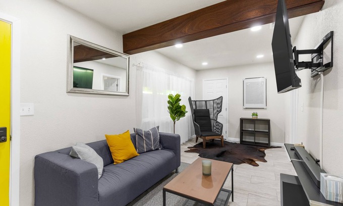 Compton Appartement | Comfortable Compton 2 Bed APT 2