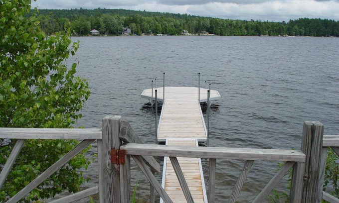 Franklin Cottage | Cottage confortable situé directement sur l'eau avec une grande terrasse enveloppante