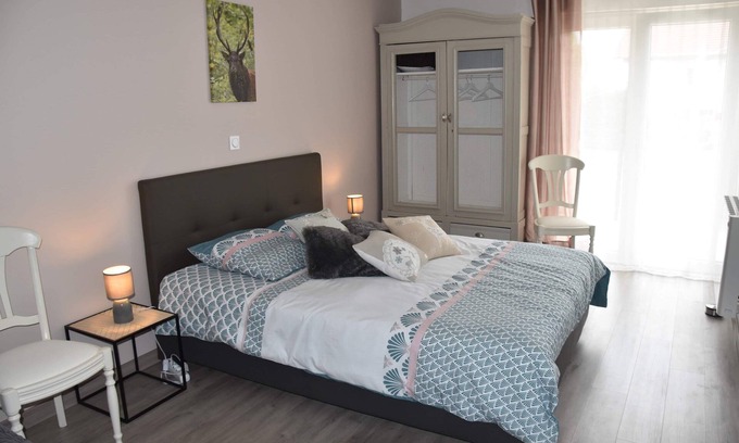 Venisey Maison | Gîte confortable avec jardin au calme