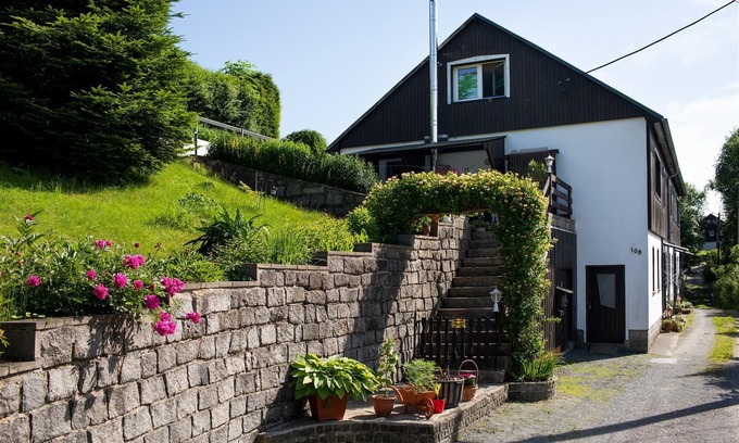 Krumhermsdorf Appartement | Comfortable, quiet and well-kept vacation apartment, idyllic countryside