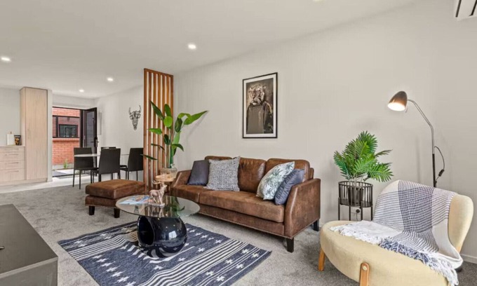 Henderson Maison | Comfortable Family Home