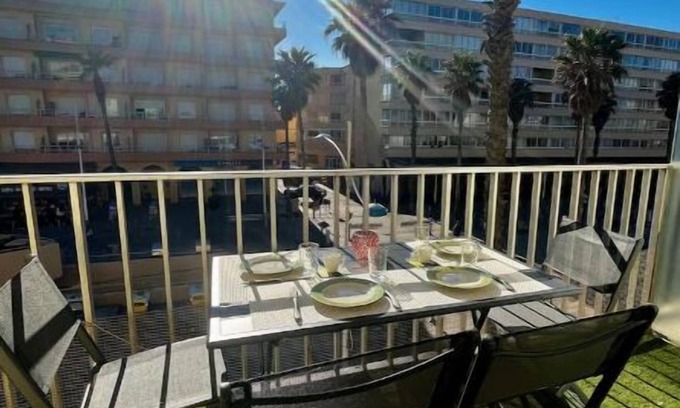 Canet-en-Roussillon Appartement | Confortable T2 Canet plage vue mer pied dans l'eau parking avec suplement.