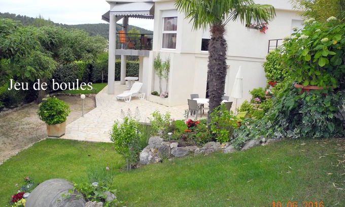 Carnoux-en-Provence Villa | Rez de jardin tout confort dans villa