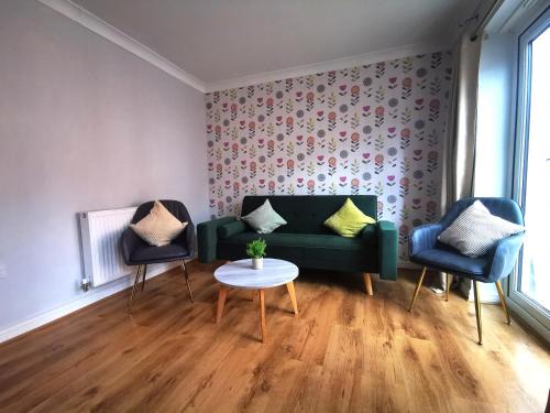 Swindon Maison | Comfortable 5 Bed Sleeps 5 Free Parking