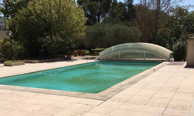 Aubignan Maison | Gite confortable, au calme dans propriété arborée, piscine, terrasse