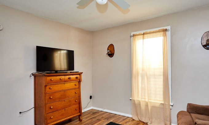 Ellwood City Maison | Comfortable home in Ellwood City PA