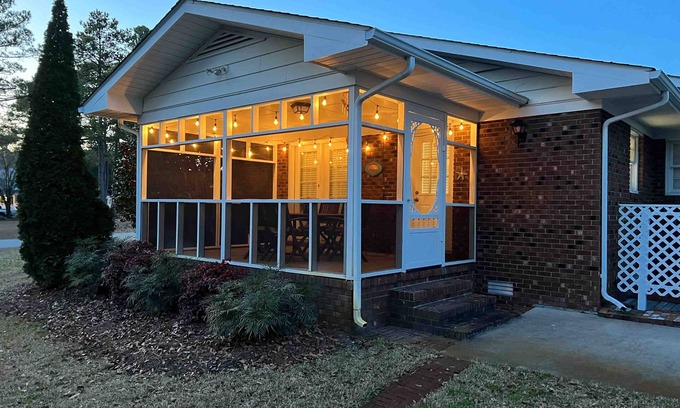 Newport Maison | Comfortable home near beach with enclosed porch, washer/dryer, & central AC