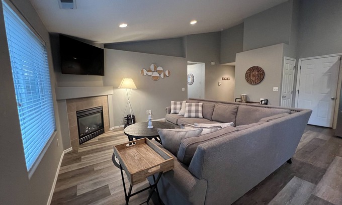 Woodburn Maison | Comfortable home near Outlets, Wineries and Tulip Festival