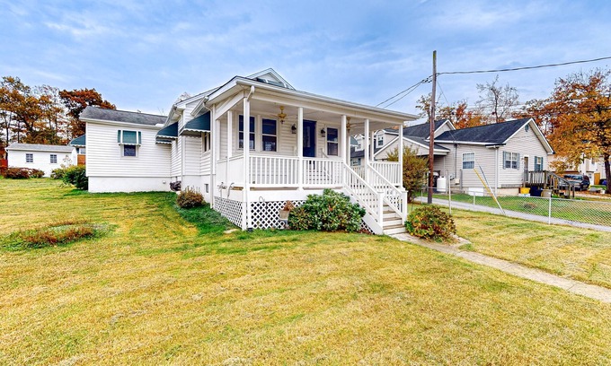 Odenton Maison | Comfortable home with a work desk, washer/dryer, streaming, & internet