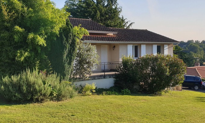 Bouliac Maison | Comfortable house with view in wooded garden