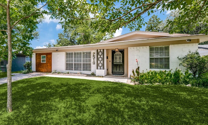 Dallas Maison | Comfortable, Inspiring & Renovated Family Home