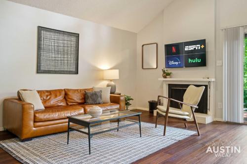 Highland Hills Maison | Comfortable Living in ATX with Private Deck and Office