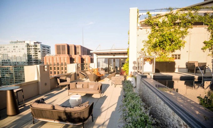 Center City West Hôtel | Comfortable Luxurious Suite with Kitchen Near Philadelphia Museum of Art