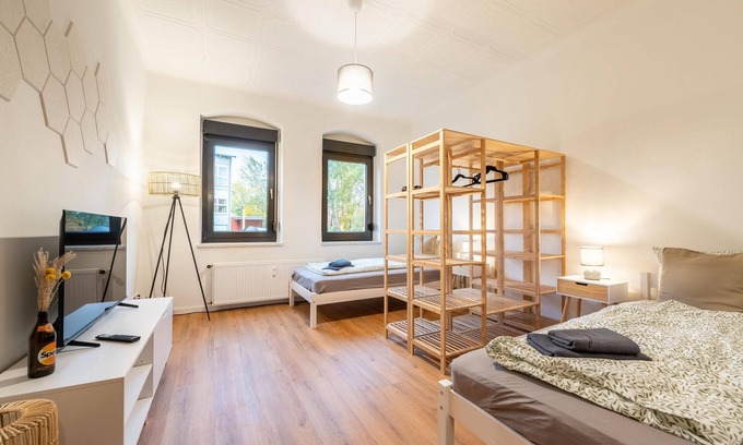 Dresden Appartement | "Comfortable Monteurwohnung in Dresden-Klotzsche: Your Home Away From Home!"