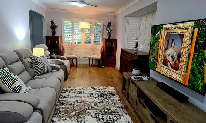 Nudgee Maison | Comfortable pet friendly family home, 12 min to BNE terminals, 5 to Nudgee Beach