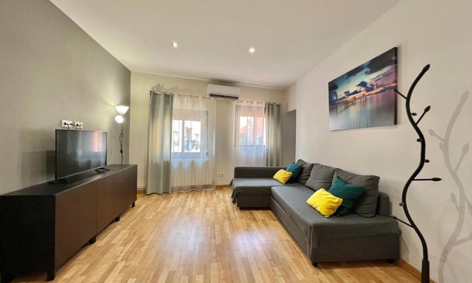 Badalona Appartement | Comfortable renovated flat, WiFi!