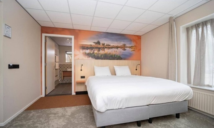 Dwingeloo Hôtel | Comfortable Room – Perfect for Family Getaway in Dwingeloo! Free Parking!