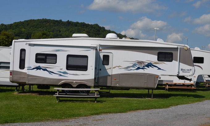 Bouckville Maison | RV confortable situé sur un terrain de camping à service complet dans le Ciderhouse Campground