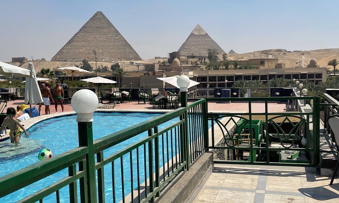 Al Haram Maison | Comfortable stay with amazing view of the great pyramids of Giza. with breakfast