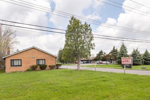 Riverview Appartement | Comfortable Stay in Brownstown w Great Amenities