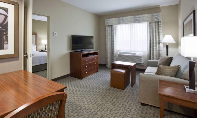 Kutzky Park Hôtel | Comfortable Stay with Pool Access and Kitchen! Pets Allowed Here