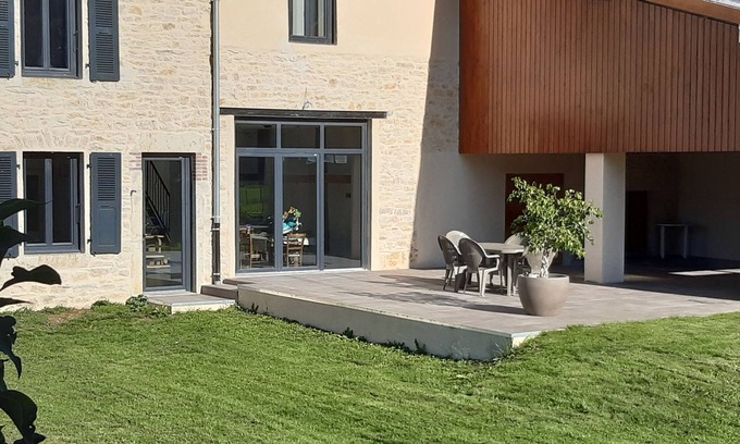 Ceignes Maison | Maison en pierre tout confort 180m2 à la campagne entre lacs et montagnes