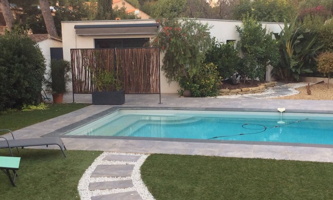 Sanary-sur-Mer Appartement | New studio for 2 people in the garden