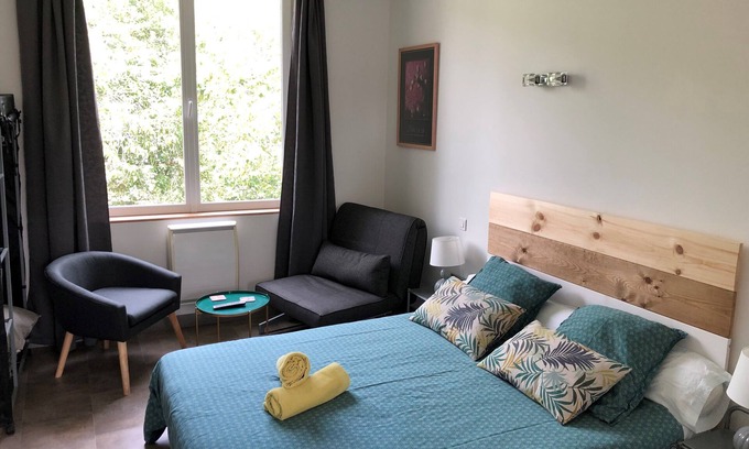 Fougeres - Sevigne Appartement | Studio tout confort - Jardin et stationnement gratuit