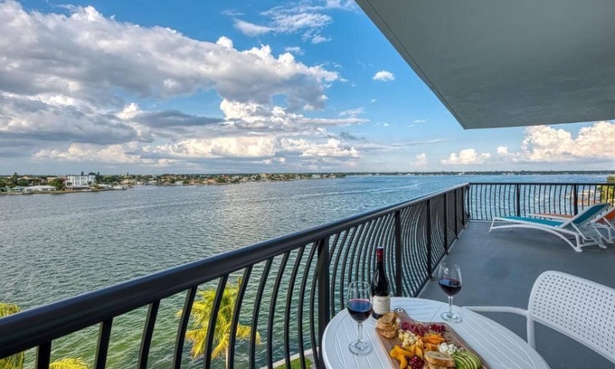 Treasure Island Hôtel | Comfortable Suite Retreat! 2 Relaxing Units w/ Free Parking, Pool!
